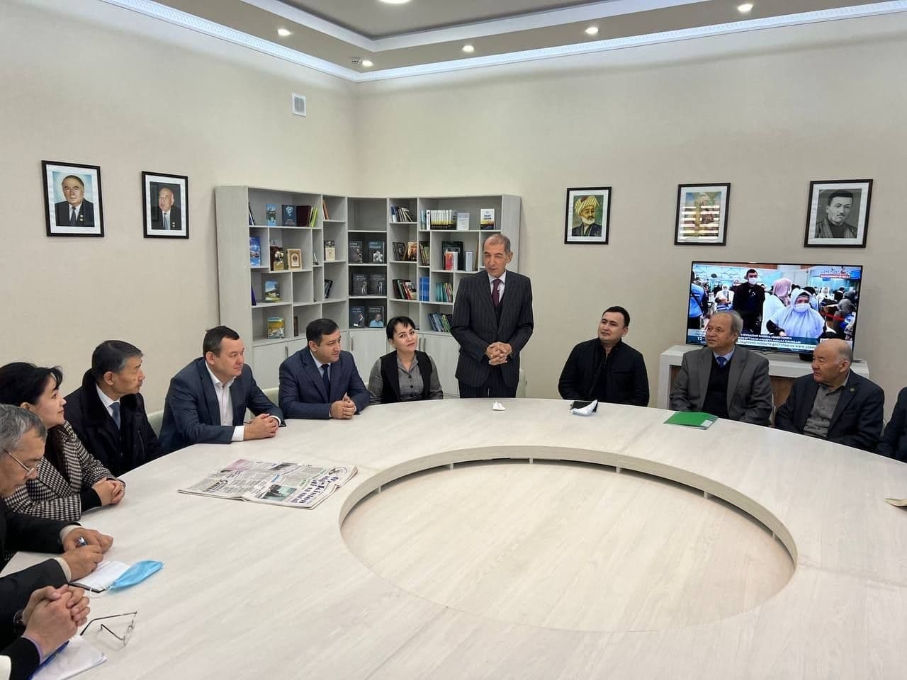 Katta kokrakli lezbiyenlarni onlayn tomosha qiling