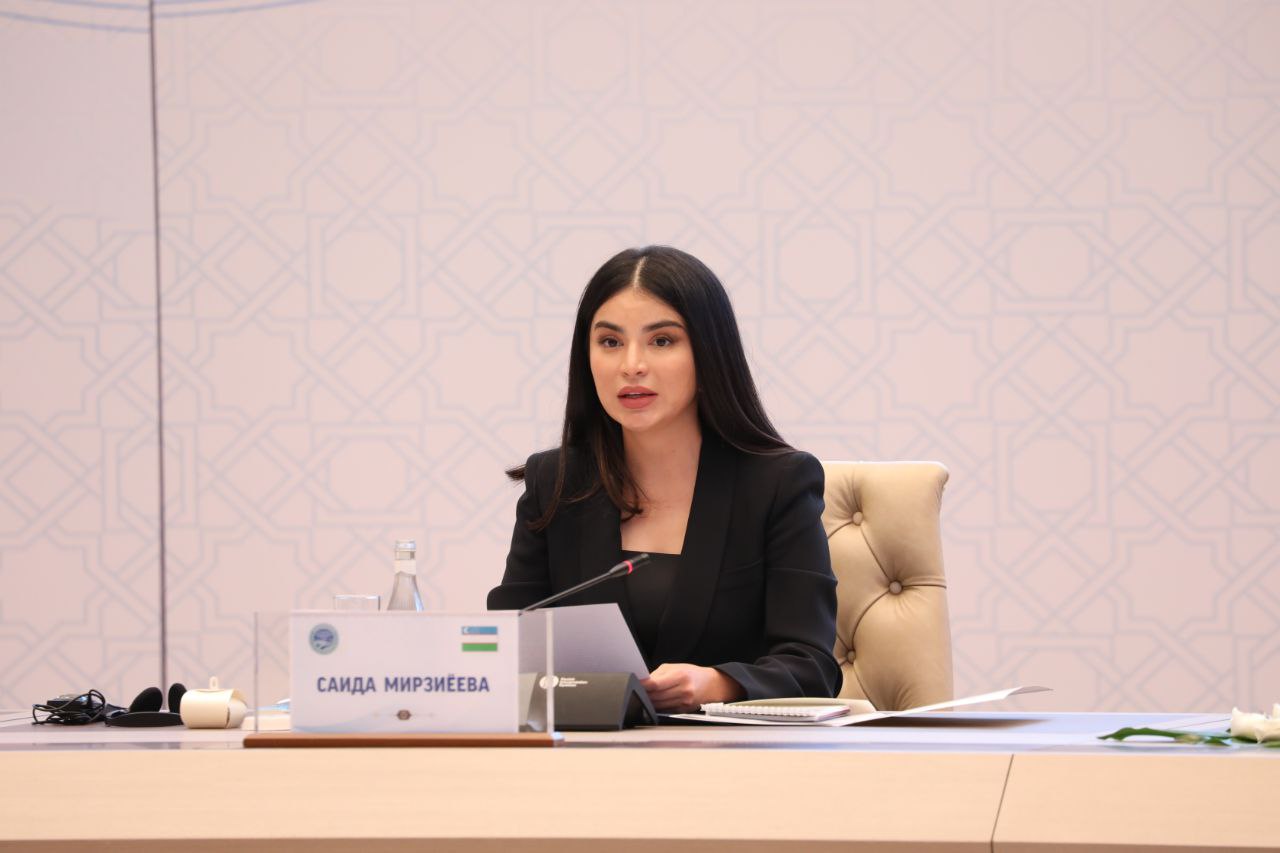 Paypoq kiygan qiz yigitni aldandi